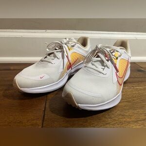 Nike womens walking shoes Quest 5  Size 8.5